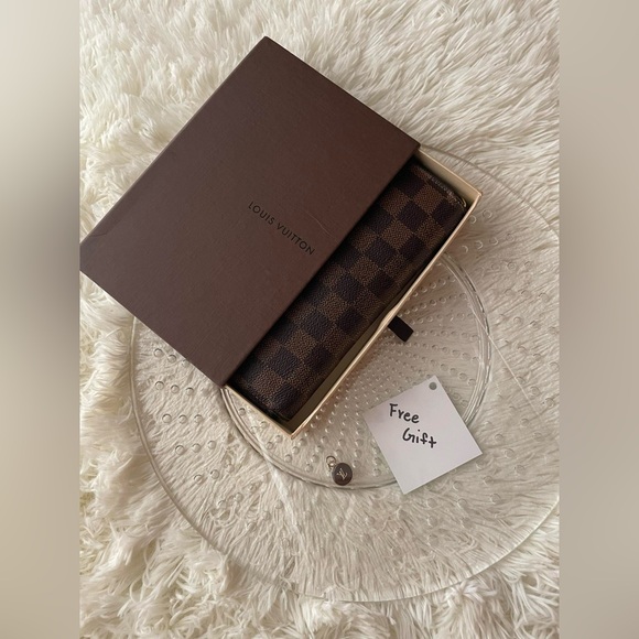 Authentic Louis Vuitton Damier Zippy Wallet - Picture 13 of 16